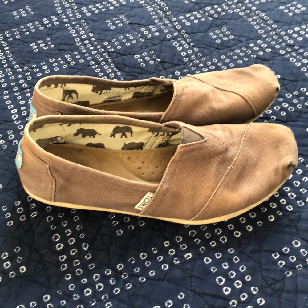 Toms-“Ash Grey”, size 8....VGUC